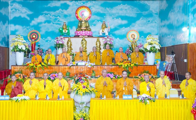 Chư tôn đức chứng minh buổi lễ