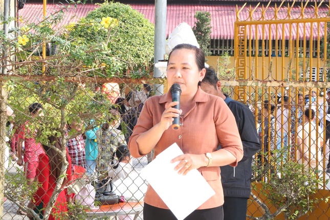 Bà Nguyễn Thị Nhiền phát biểu