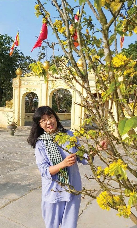 ThS.Diệu Ngọc về chùa, thảnh thơi học Phật - Ảnh: NVCC ThS.Diệu Ngọc về chùa, thảnh thơi học Phật - Ảnh: NVCC