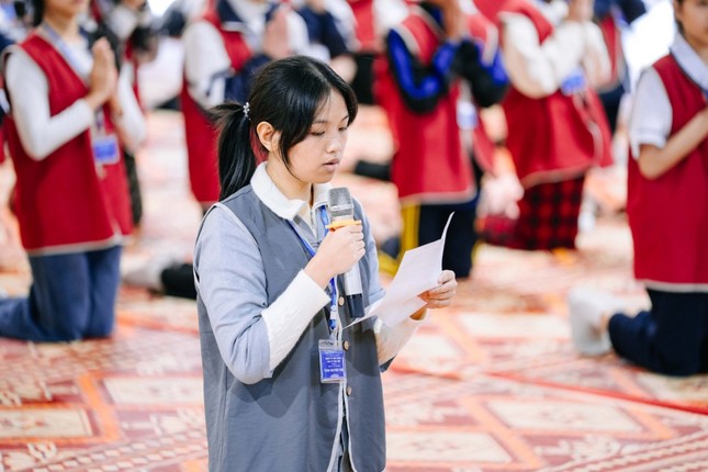 Khóa sinh Nguyễn Khánh Ngọc dâng lời phát nguyện