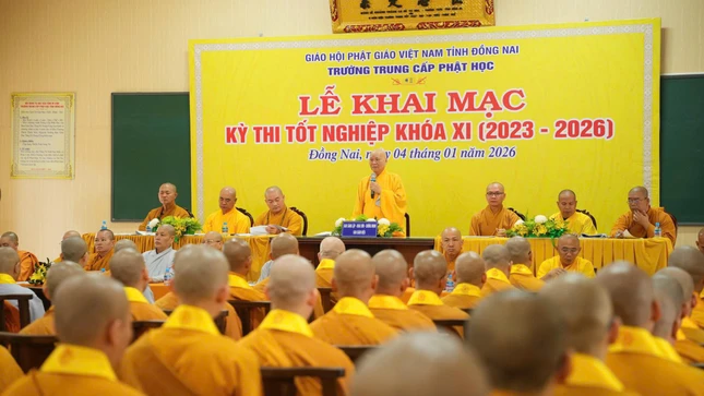 Hòa thượng Thích Phước Tú ban huấn từ