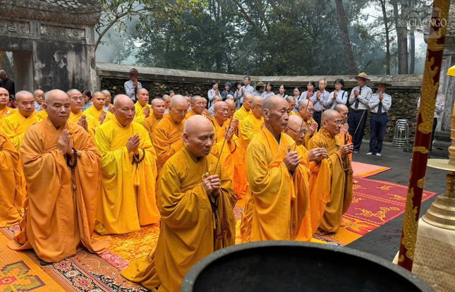 Thành kính dâng hương tưởng niệm Thành kính dâng hương tưởng niệm