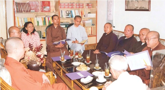 Tác giả - Thượng tọa Thích Tâm Thiện trong một phiên họp của Ban Tổ chức chương trình Phật học hàm thụ tại Báo Giác Ngộ (1999) Tác giả - Thượng tọa Thích Tâm Thiện trong một phiên họp của Ban Tổ chức chương trình Phật học hàm thụ tại Báo Giác Ngộ (1999)