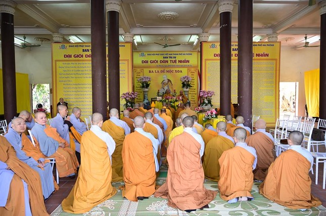 Trang nghiêm đàn giới