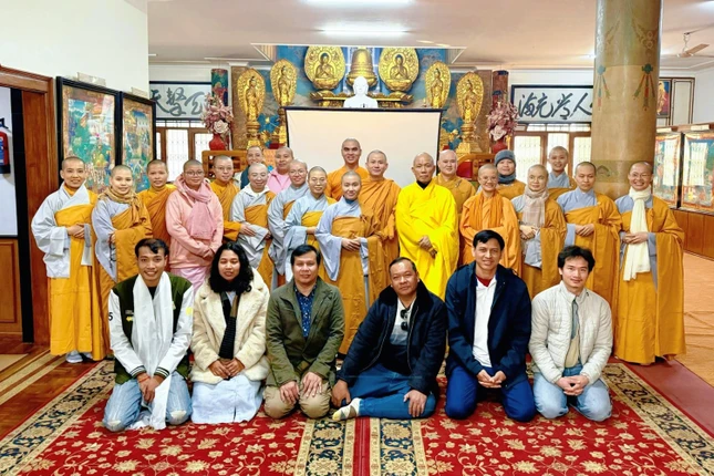 Lưu niệm sau buổi lễ Bố-tát và thảo luận Lưu niệm sau buổi lễ Bố-tát và thảo luận