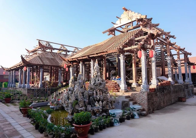 Đại hùng bảo điện chùa Hòa Liễu được phục dựng theo kiến trúc nội công ngoại quốc, gồm 5 gian tiền đường và 3 gian hậu cung, chồng diêm hai tầng mái, lợp ngói mũi hài