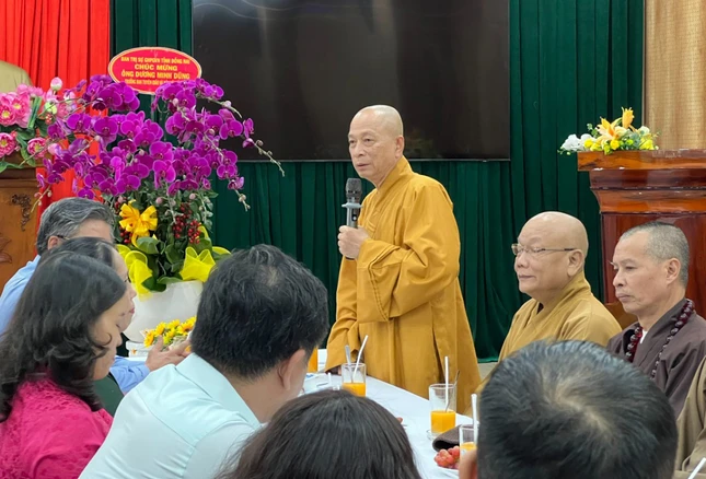 Thượng tọa Thích Huệ Khai phát biểu