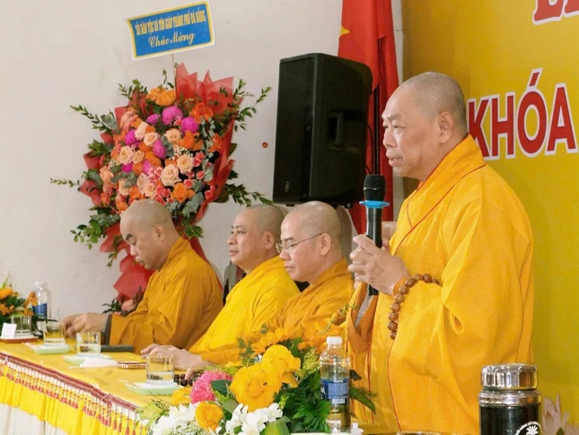 Hòa thượng Thích Từ Nghiêm ban đạo từ