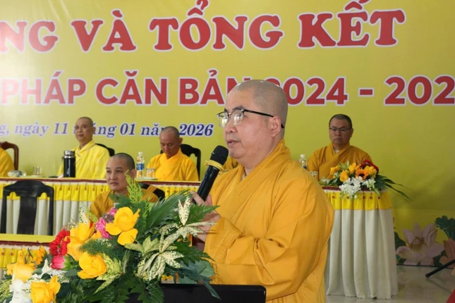 Thượng tọa Thích Huệ Chấn phát biểu cảm tạ