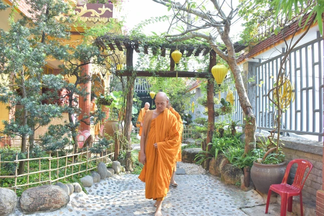 Thiền hành trong chánh niệm