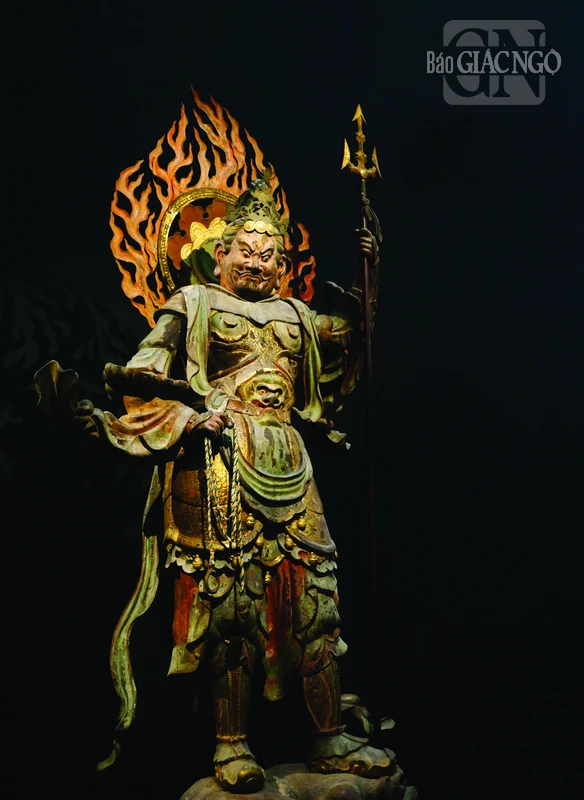 Tượng Quảng Mục thiên vương - Bảo vật quốc gia có niên đại từ thời kỳ Heian, thế kỷ XII, trưng bày tại Bảo tàng Quốc gia Tokyo, Nhật Bản