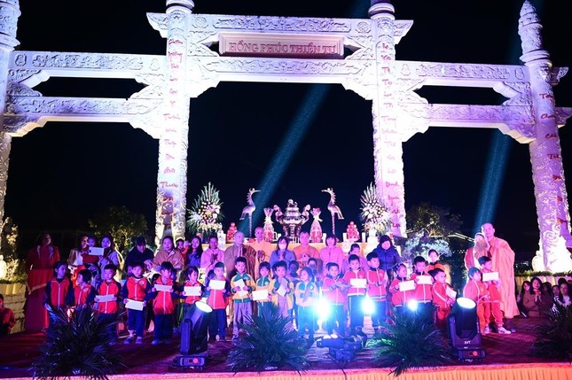 Có 200 em học sinh, sinh viên hiện đang học tập, sinh hoạt tại phường Phù Liễn và Kiến An, TP.Hải Phòng được nhận quà dịp này