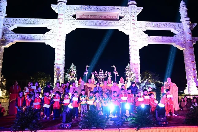 Có 200 em học sinh, sinh viên hiện đang học tập, sinh hoạt tại phường Phù Liễn và Kiến An, TP.Hải Phòng được nhận quà dịp này Có 200 em học sinh, sinh viên hiện đang học tập, sinh hoạt tại phường Phù Liễn và Kiến An, TP.Hải Phòng được nhận quà dịp này