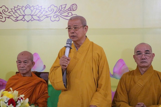 Hòa thượng Thích Trí Minh huấn từ