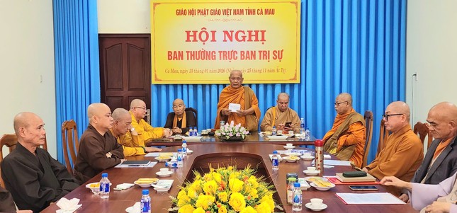 Hòa thượng Thạch Hà chủ trì phiên họp