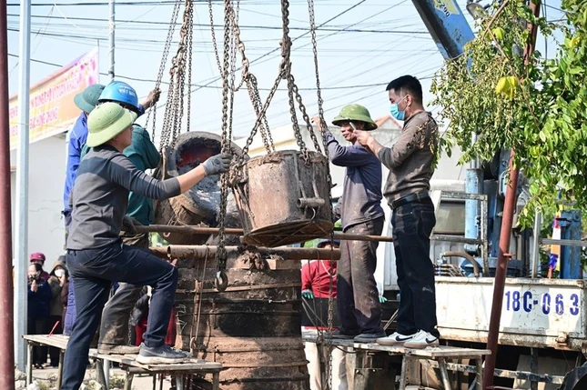 Rót đồng đúc đại hồng chung