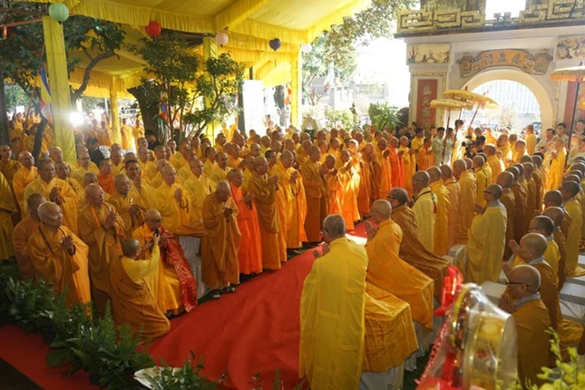 Chư tôn giáo phẩm chứng minh, tham dự lễ