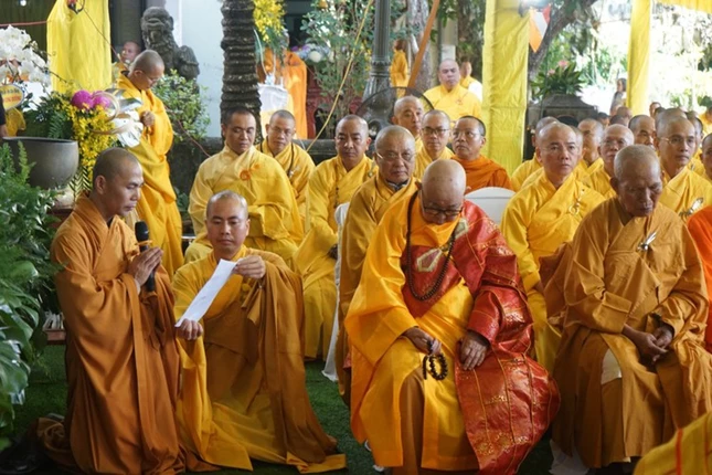 Thượng tọa Thích Chúc Hiếu phát biểu cảm tạ