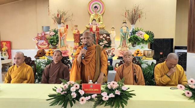 Hòa thượng Thạch Hà ban đạo từ