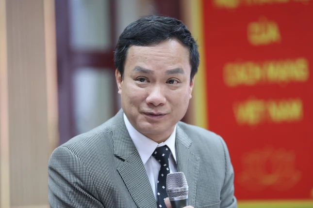 Ông Triệu Thế Hùng, Phó Trưởng ban Tư pháp, Phó Chủ nhiệm Ủy ban Văn hóa và Xã hội của Quốc hội phát biểu tại hội nghị