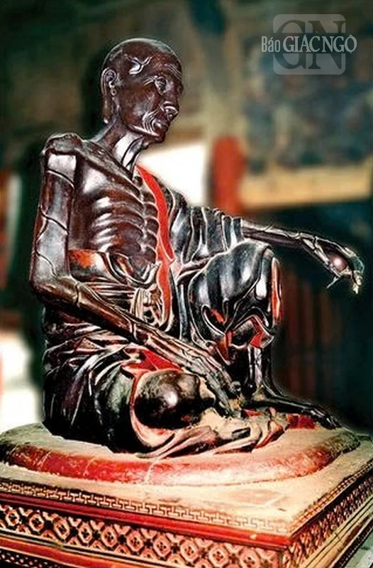 Tượng Tuyết Sơn chùa Trăm Gian Tượng Tuyết Sơn chùa Trăm Gian