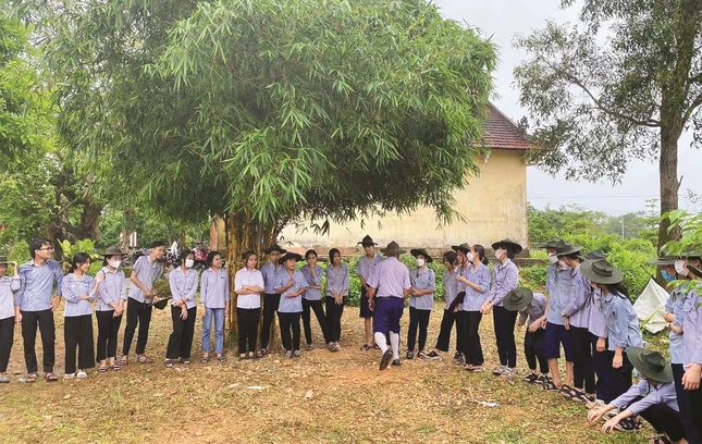 Về chùa cùng an lạc trong gia đình Áo lam