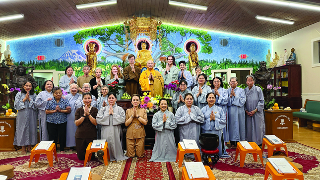 Brian với những người bạn đạo Việt Nam trên đất Mỹ