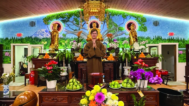 Brian là một Phật tử gắn bó thân thiết với chùa Liên Hoa