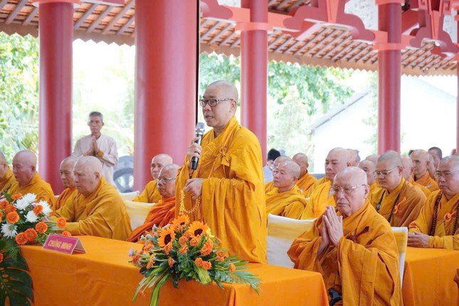 Thượng tọa Thích Quảng Lộc ban đạo từ