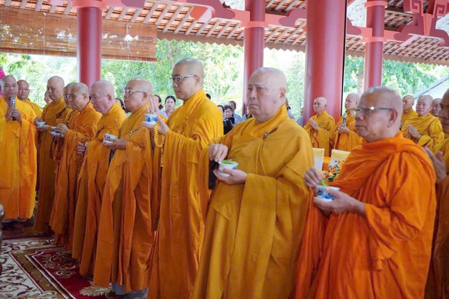 Chư tôn giáo phẩm cử hành nghi thức sái tịnh