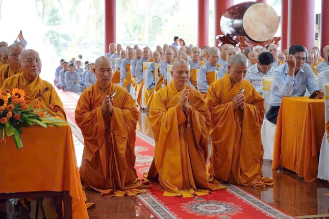 Đại đức Đạt Ma Chí Lãng tác bạch tri ân