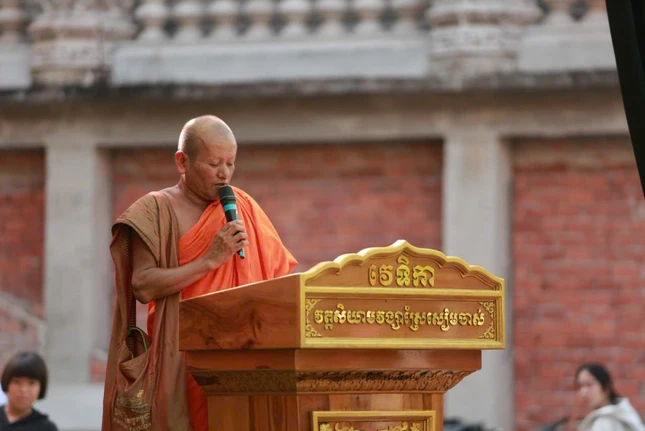 Thượng tọa Hà Văn Phụng, Trưởng ban Tổ chức báo cáo quá trình xây dựng