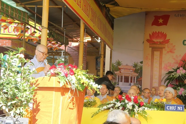 Sư cô Thích nữ Trung Triển phát biểu khai mạc