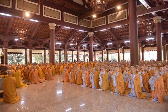 Khóa lễ tụng kinh tại chánh điện tổ đình thiền viện Thường Chiếu