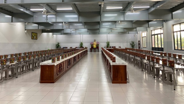 800 bộ sách Lịch sử Phật giáo Ấn Độ (trọn bộ 6 tập) được cúng dường đến Tăng Ni sinh Học viện Phật giáo VN tại TP.HCM