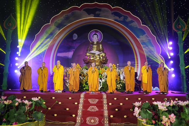 Chư tôn đức chứng minh buổi lễ