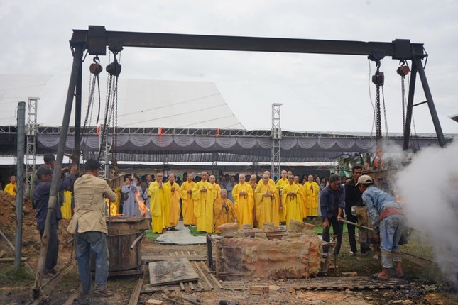 Rót đồng đúc tôn tượng