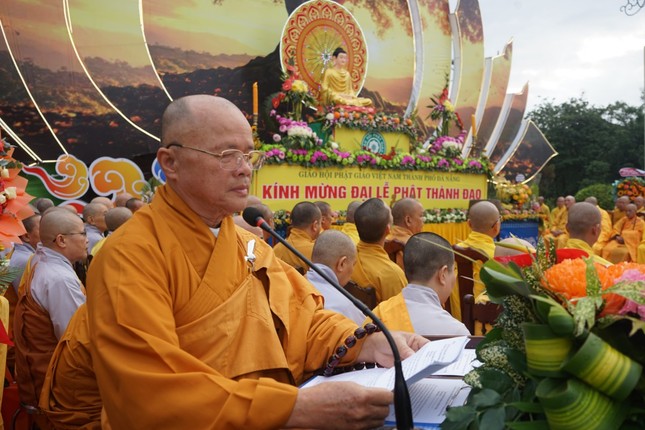 Hòa thượng Thích Đồng Nguyện tuyên đọc ý nghĩa ngày Phật thành đạo