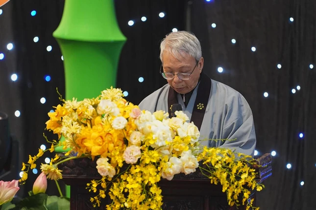 Phật tử Pháp Thiện Thịnh báo cáo tổng kết hoạt động của Đạo tràng Pháp Hoa miền Bắc