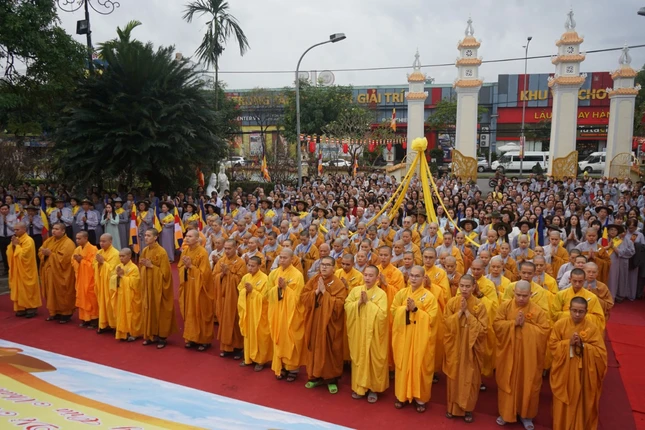Chư Tăng Ni, huynh trưởng, đoàn sinh Gia đình Phật tử và thập phương thiện tín gần xa tham dự