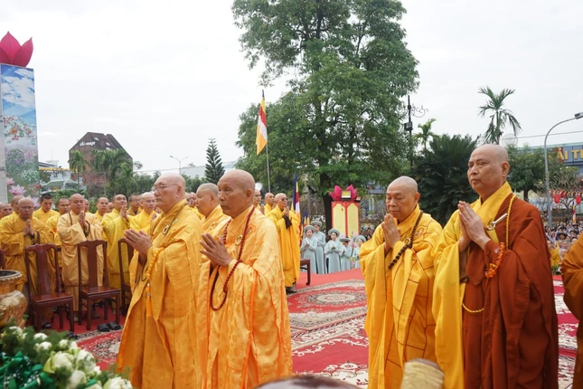 Trang nghiêm khóa lễ