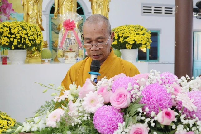 Hòa thượng Thích Huệ Pháp phát biểu chào mừng