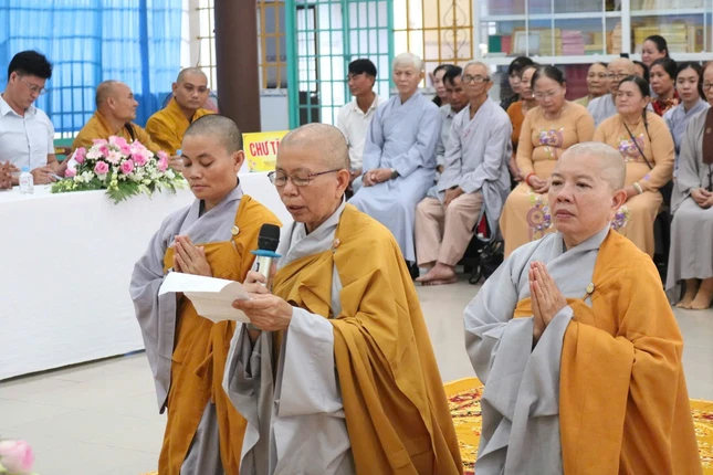 Ni trưởng Thích nữ Như Hải dâng lời phát nguyện