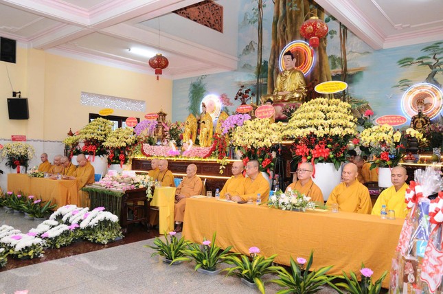 Chư tôn đức chứng minh buổi lễ