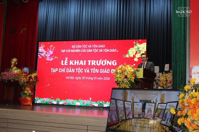 Ông Lê Công Bình, Tổng Biên tập Tạp chí Nghiên cứu Dân tộc và Tôn giáo phát biểu Ông Lê Công Bình, Tổng Biên tập Tạp chí Nghiên cứu Dân tộc và Tôn giáo phát biểu