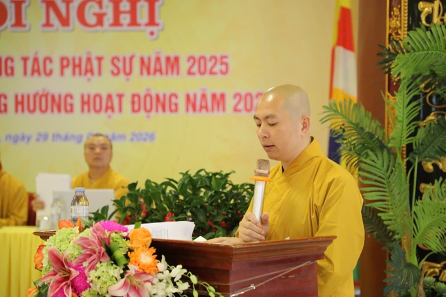 Đại đức Thích Tâm Thành báo cáo tổng kết