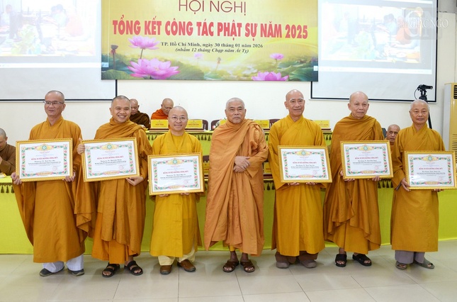 Trao Bằng tuyên dương công đức đến thành viên Hội đồng Quản trị Viện Nghiên cứu Phật học VN