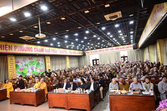 Chư tôn đức Tăng Ni, đại biểu tham dự Chư tôn đức Tăng Ni, đại biểu tham dự