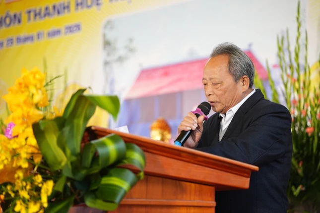 Ông Nguyễn Văn Sơn, Chi hội trưởng Hội người cao tuổi thôn Thanh Huệ Trại, Trưởng ban xây dựng chùa Thanh Huệ báo cáo tổng kết