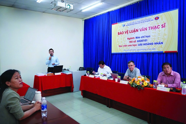 Lưu Hoàng Nhân tại buổi bảo vệ